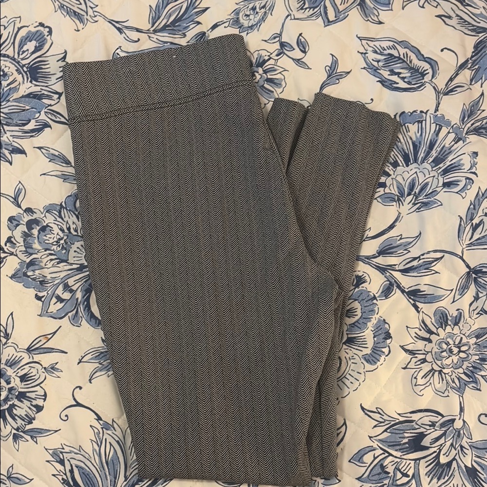 Old Navy Black and White Zigzag Stevie Pants